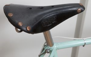Saddles and seatposts 300